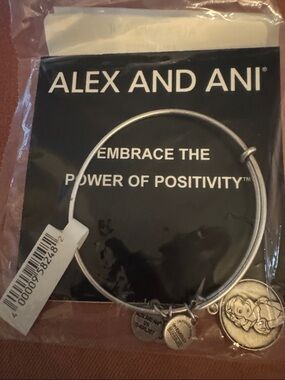 Alex and Ani Disney Parks Snow White Charm Silver Tone Expandable Bangle